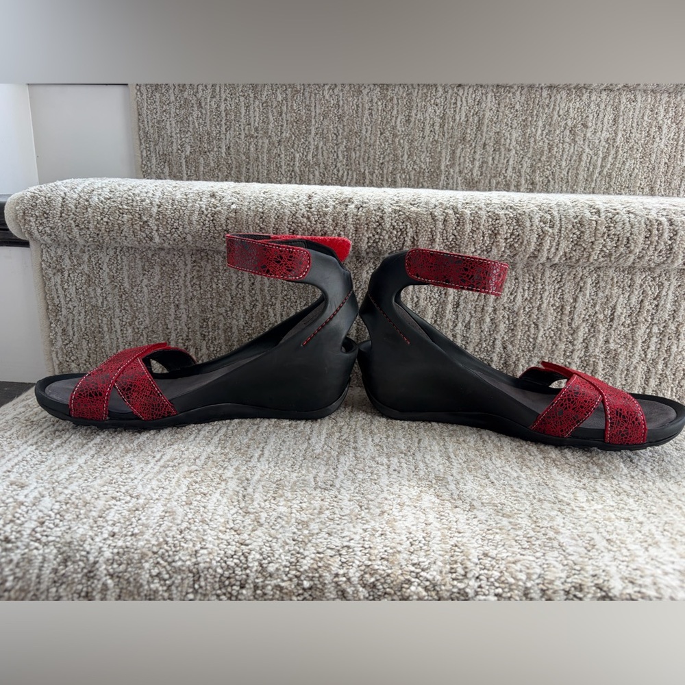 Wolky Era sandals black/red adjustable velcro straps. Women’s size 41 (US 9.5)